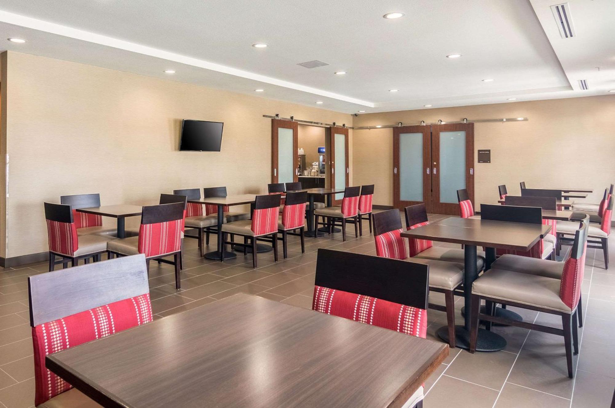 Comfort Suites Meridian And I-40 Оклахома-Сити Экстерьер фото
