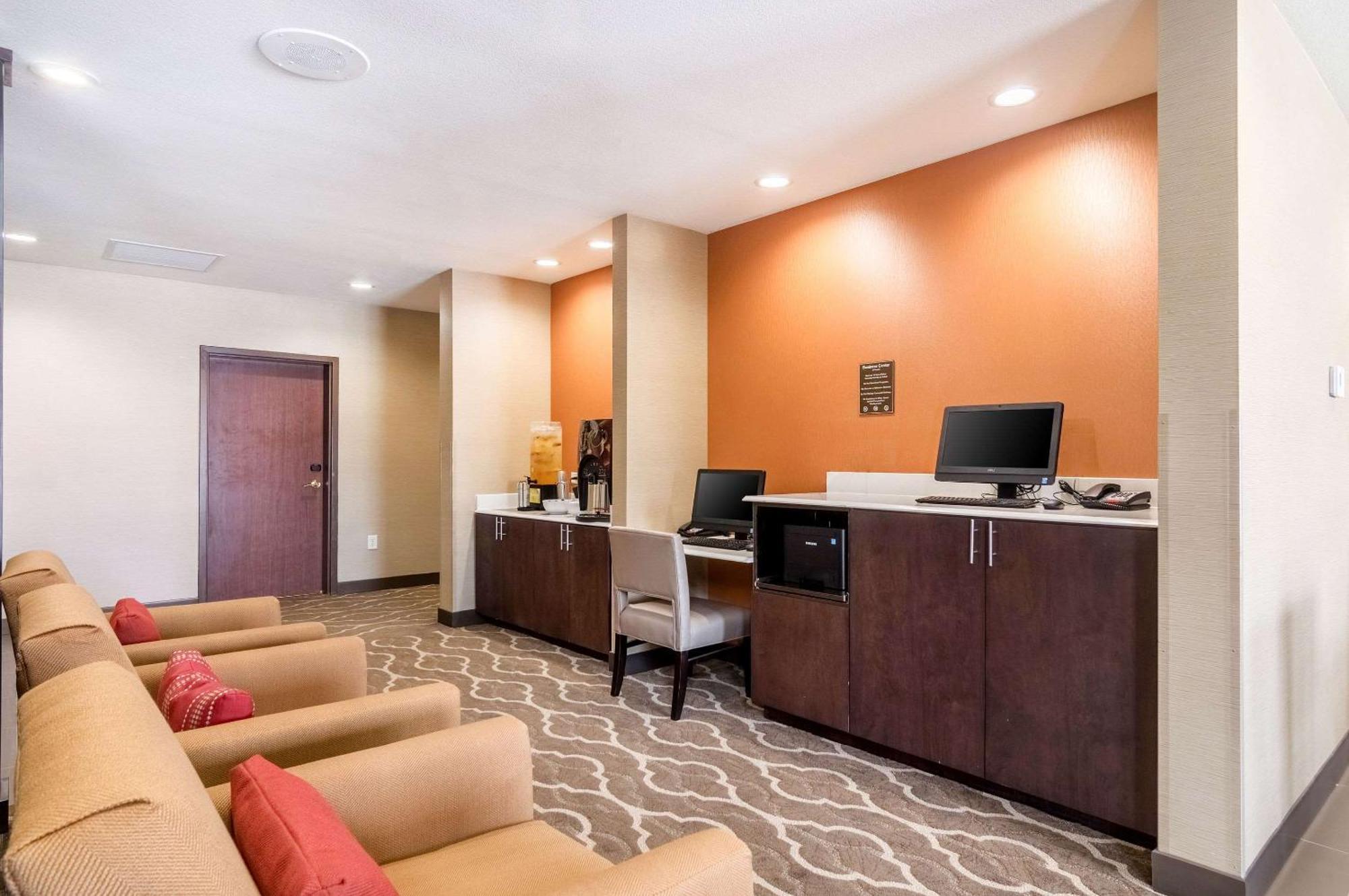 Comfort Suites Meridian And I-40 Оклахома-Сити Экстерьер фото