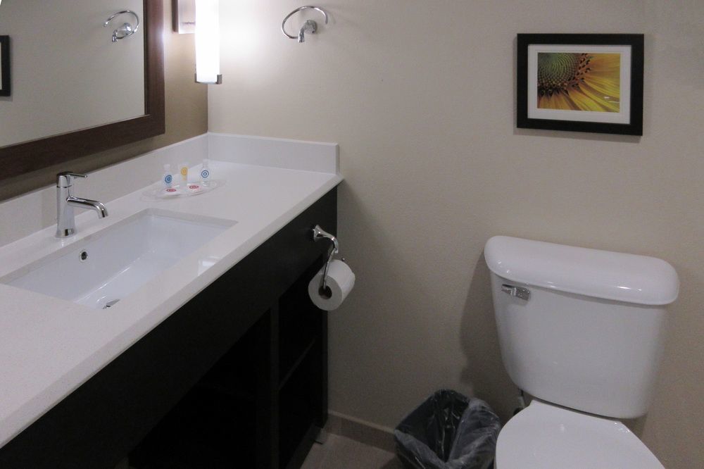 Comfort Suites Meridian And I-40 Оклахома-Сити Экстерьер фото