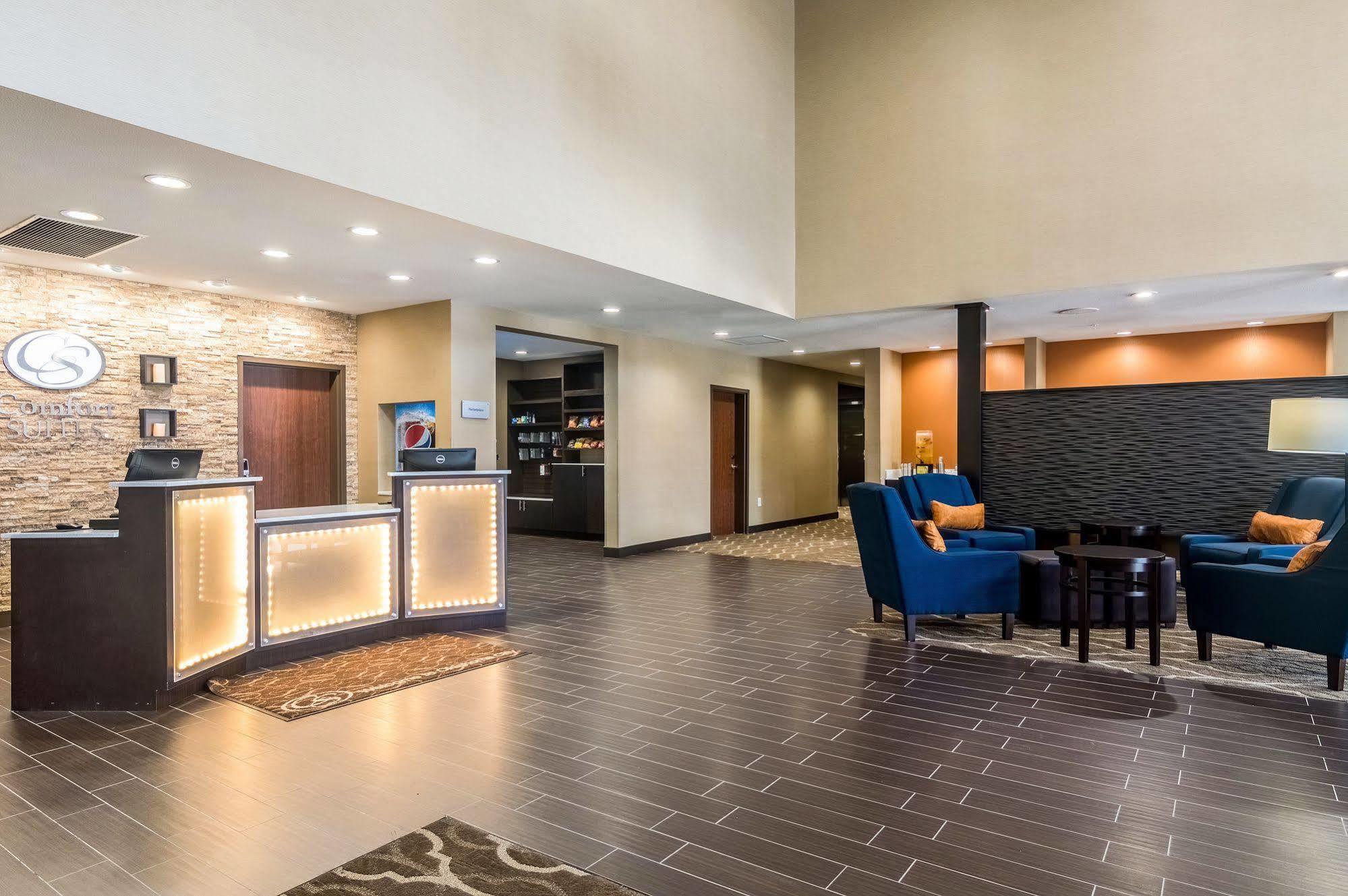 Comfort Suites Meridian And I-40 Оклахома-Сити Экстерьер фото
