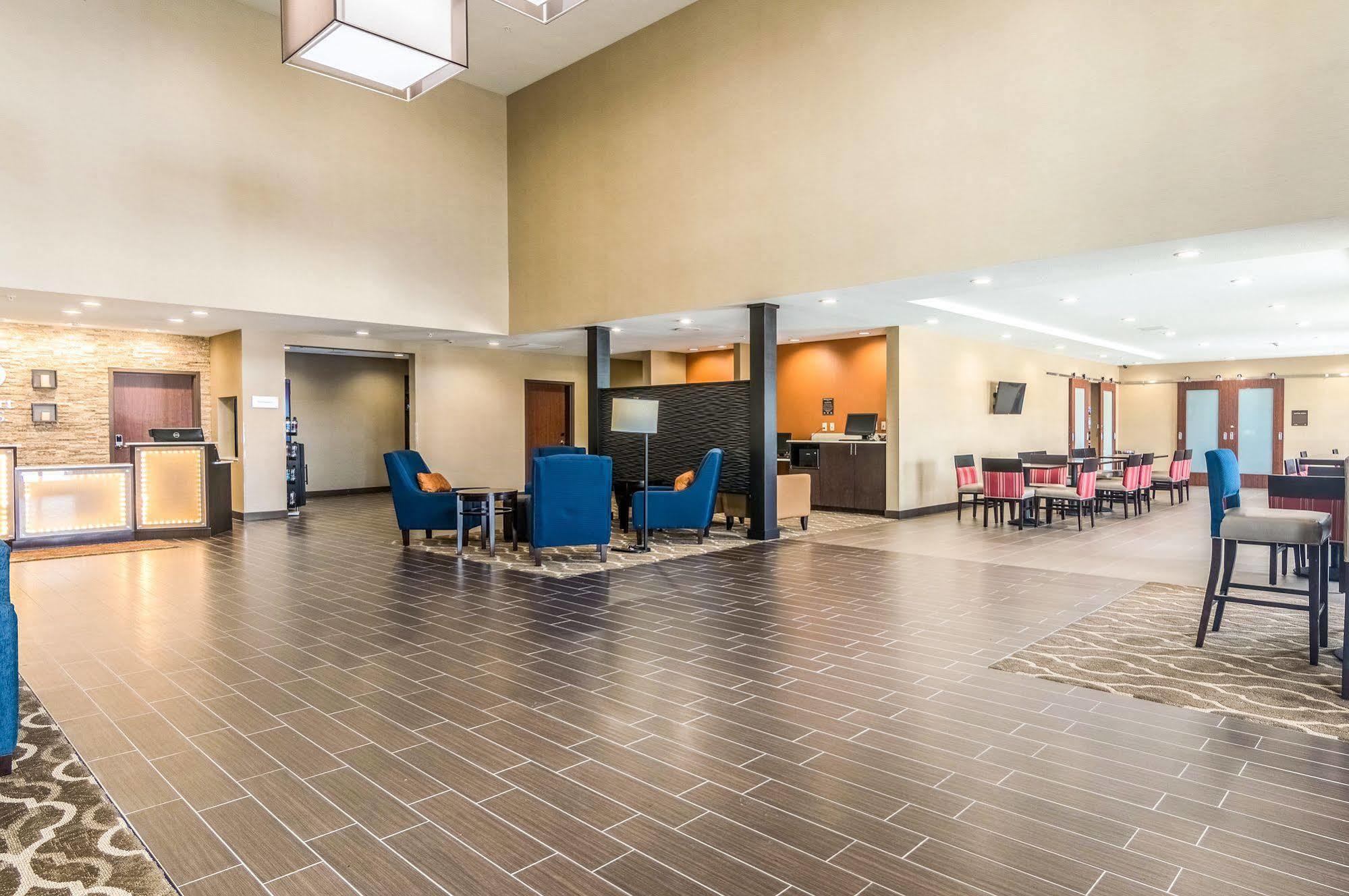 Comfort Suites Meridian And I-40 Оклахома-Сити Экстерьер фото